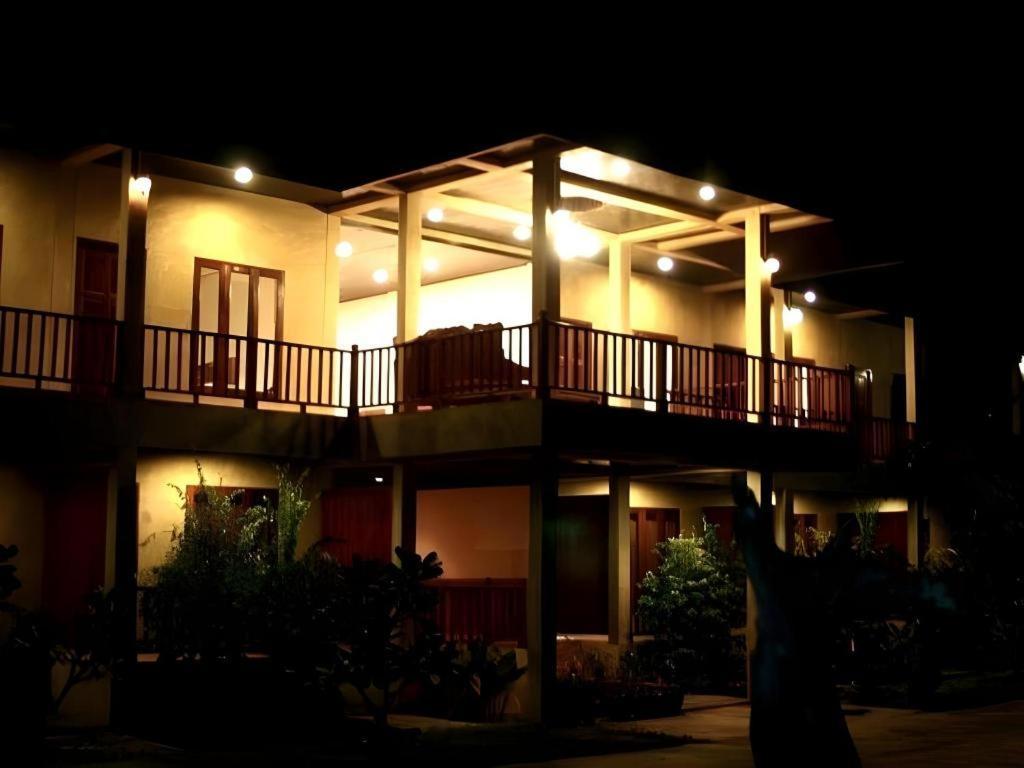 Phutawanchomdow Hotell Tha Li Exteriör bild
