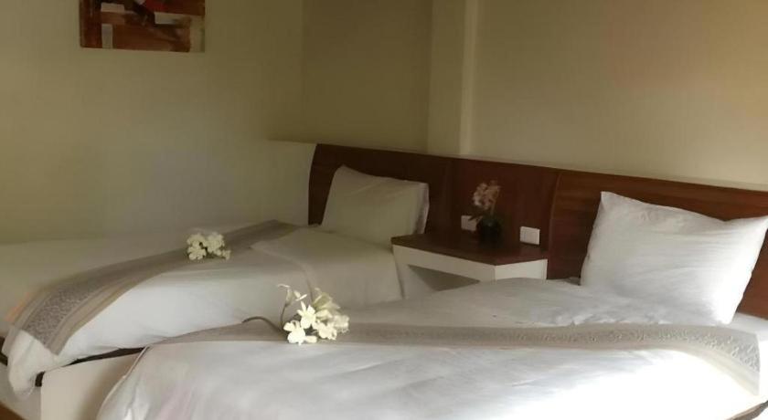 Phutawanchomdow Hotell Tha Li Exteriör bild