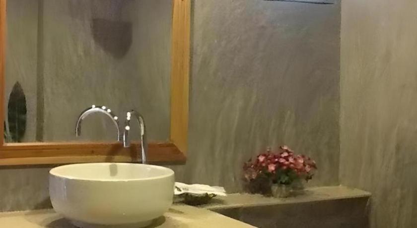 Phutawanchomdow Hotell Tha Li Exteriör bild