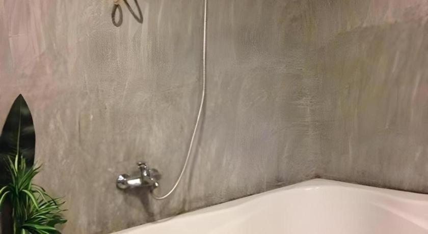 Phutawanchomdow Hotell Tha Li Exteriör bild